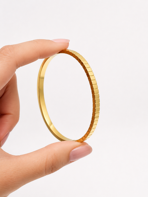 Aura Grooved Oval Bangle