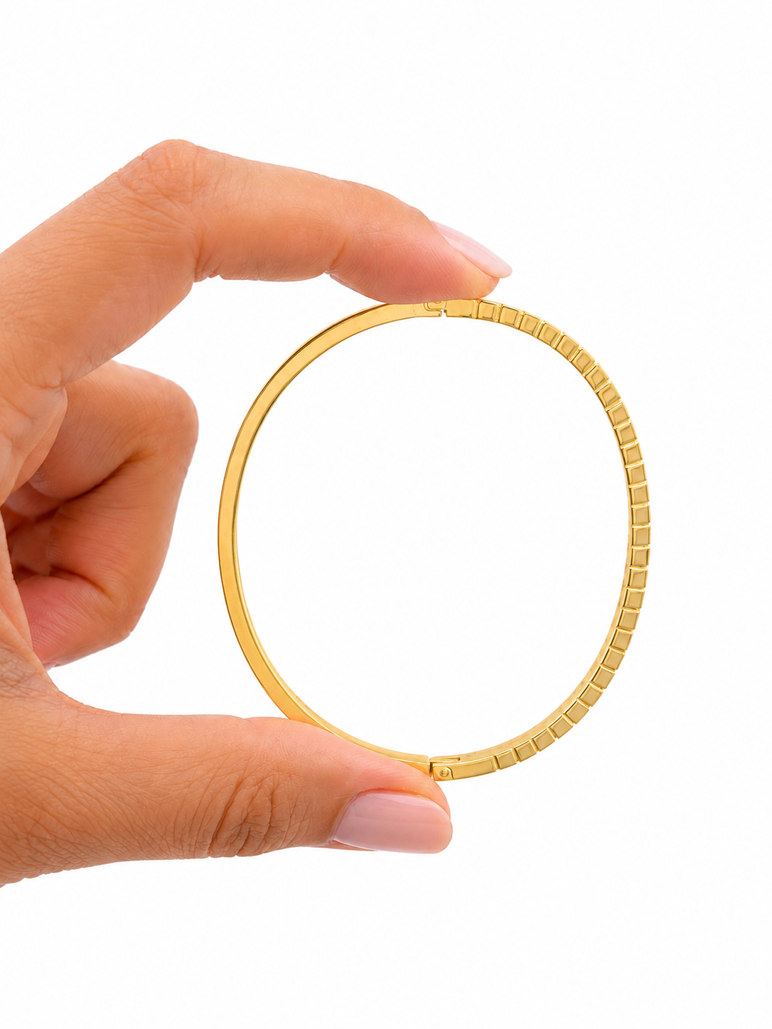 Aura Grooved Oval Bangle